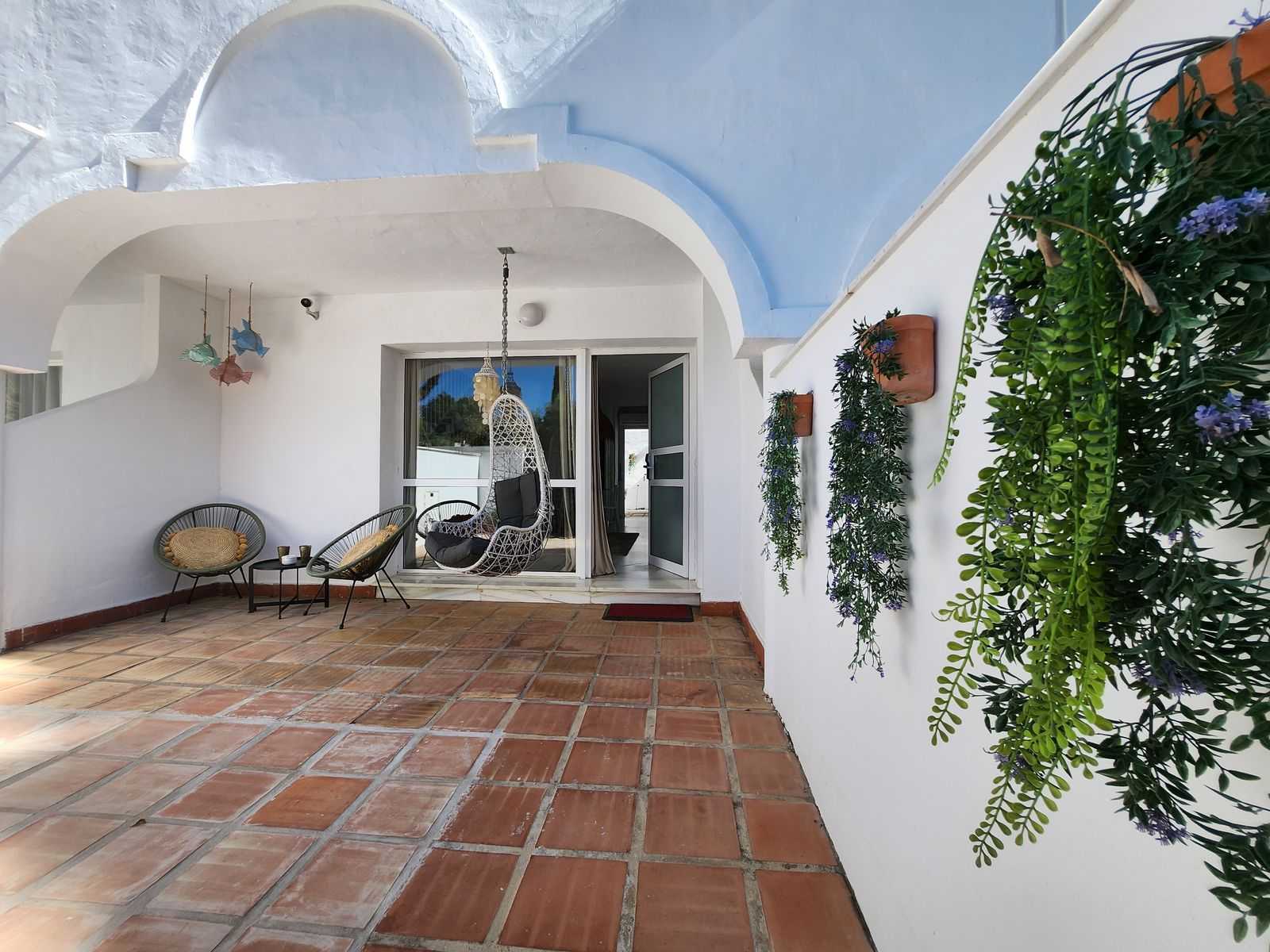 Useita taloja sisään Marbella, Andalusia 11683759
