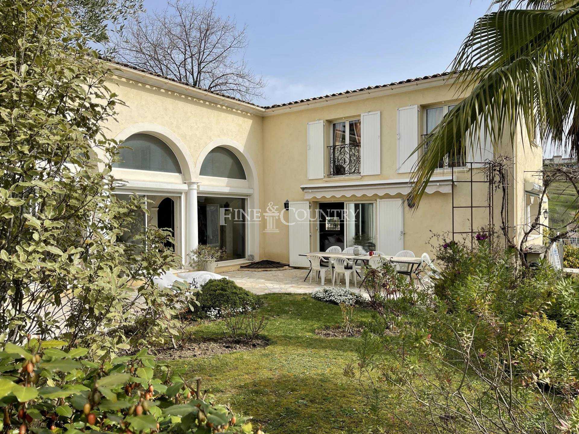Talo sisään Saint-Paul-de-Vence, Provence-Alpes-Cote d'Azur 11683760