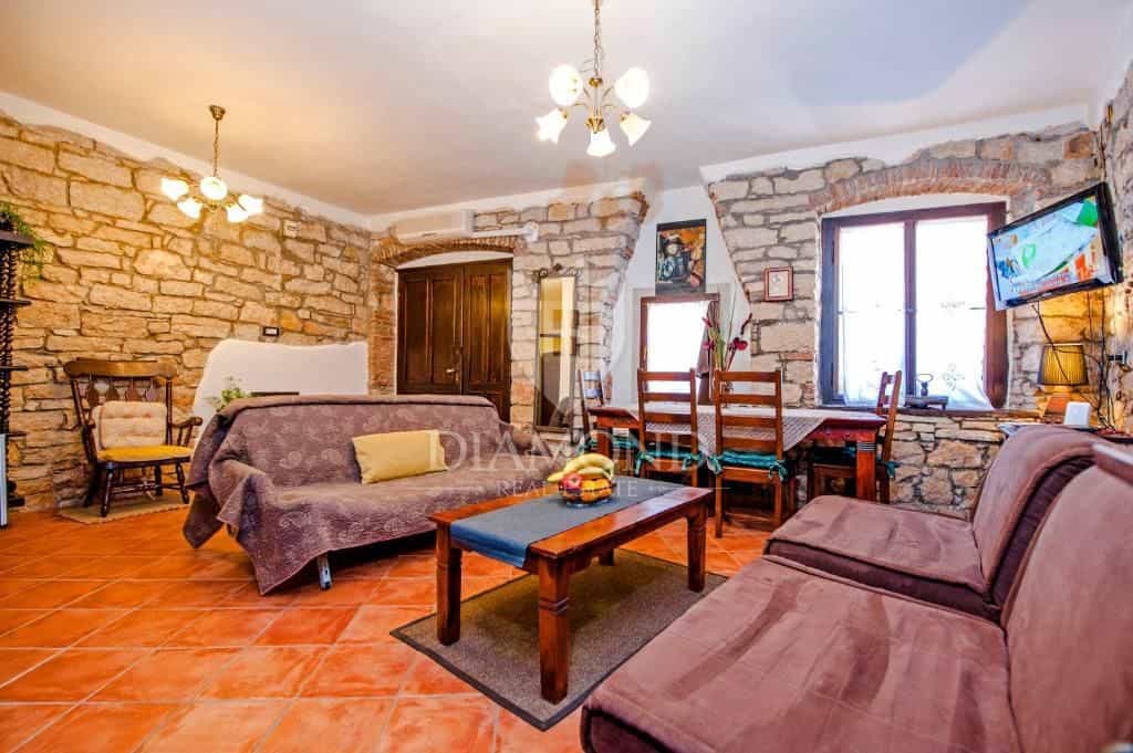 Condominium dans Rovinj, Istarska Zupanija 11684109