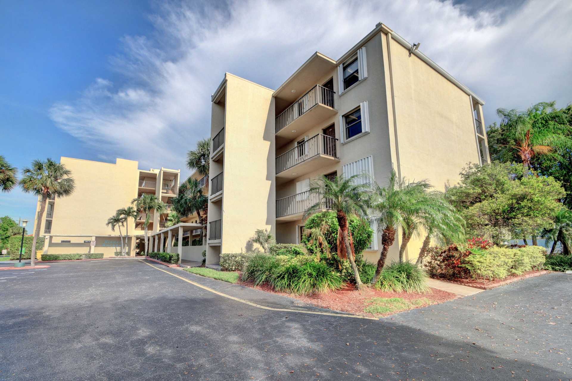 Condominium in Lantana, Florida 11687152