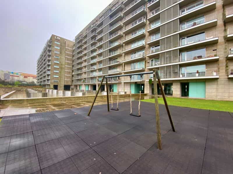 Eigentumswohnung im Vila Nova de Gaia, Porto 11688929