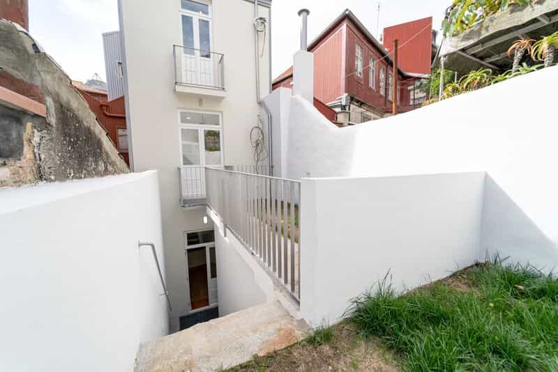 Eigentumswohnung im Porto, Porto 11688934