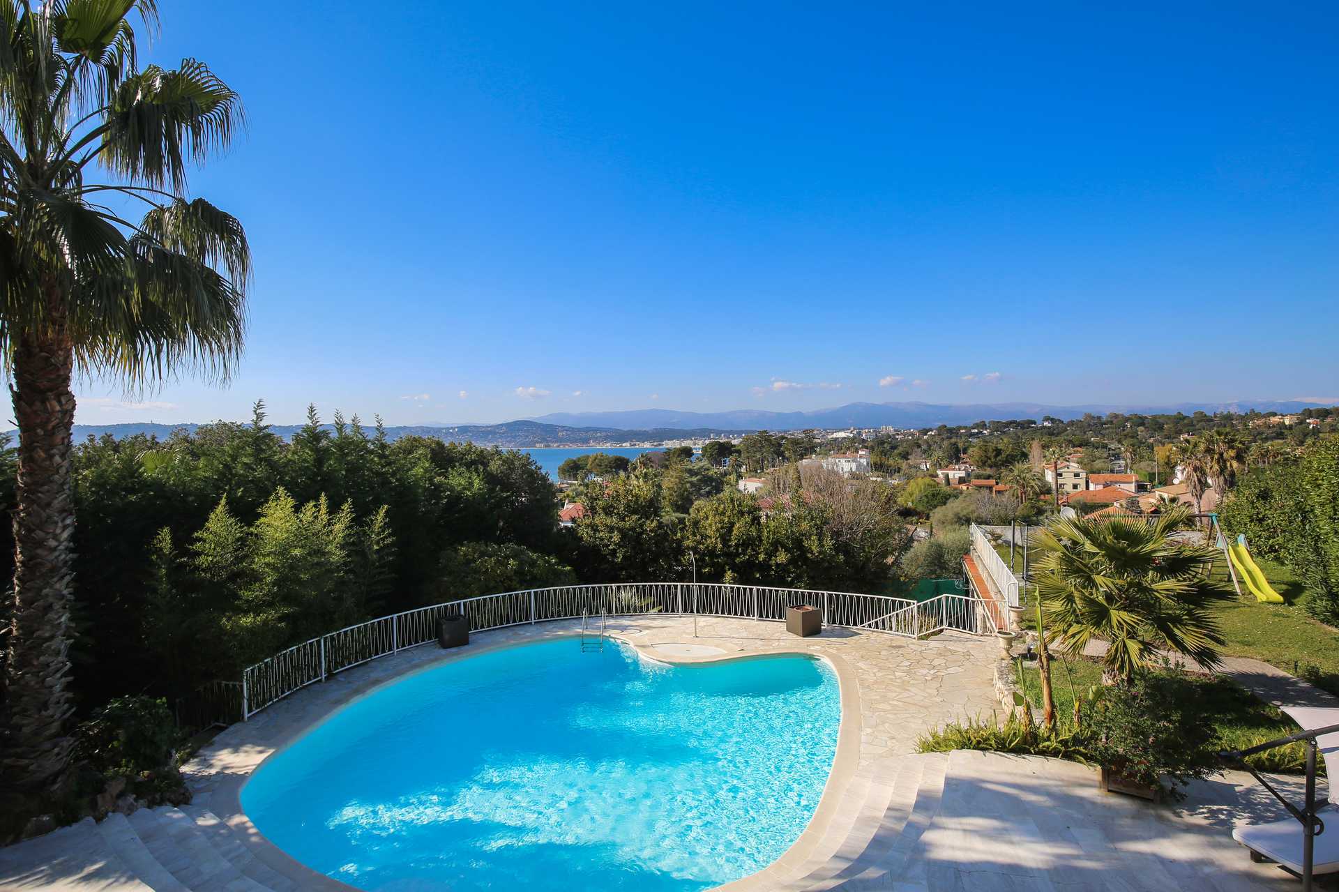 House in Antibes, Provence-Alpes-Cote d'Azur 11689539
