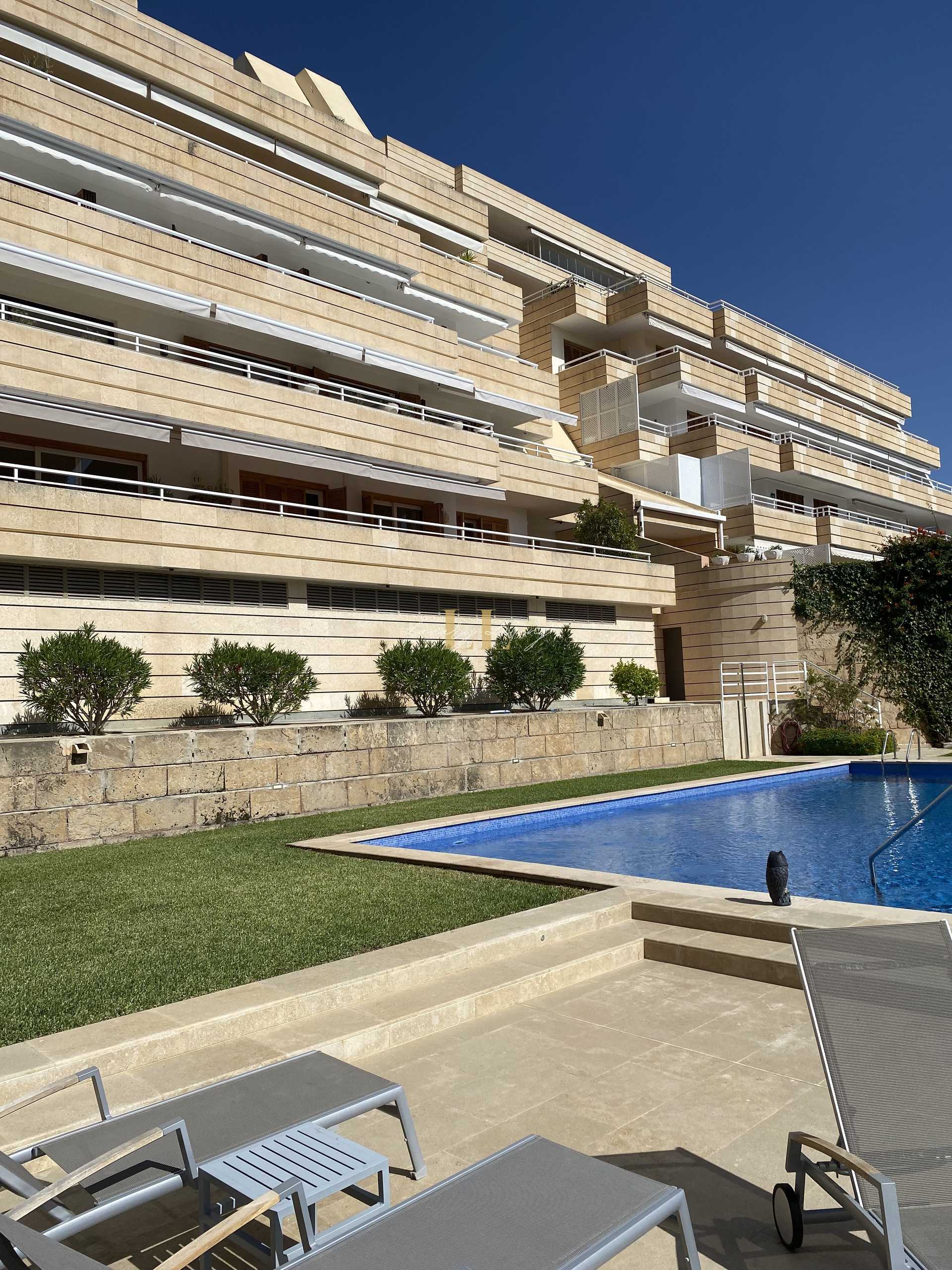 Condominium in La Bonanova, Balearic Islands 11689705
