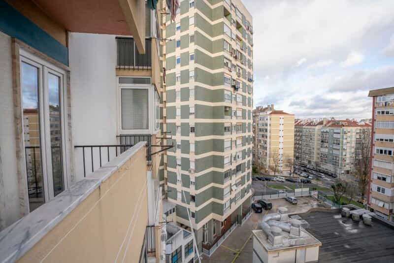 Condominium dans Bemfica, Lisbonne 11689920