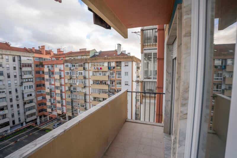 Condominium in Bemfica, Lissabon 11689920