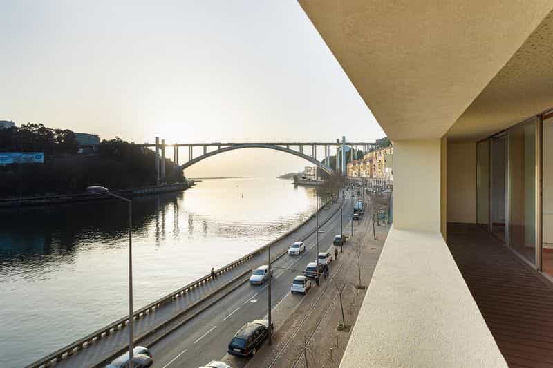 Condominium in Porto, Porto 11689949