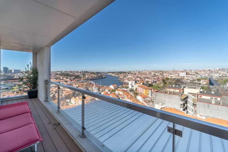 Condominium dans Vila Nova de Gaia, Porto 11690102