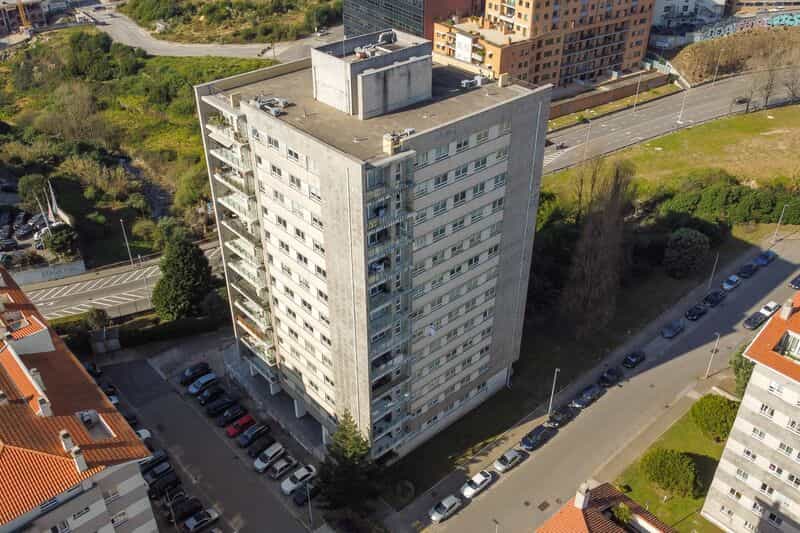 Condominium in Lordelo do Ouro, Porto 11690179