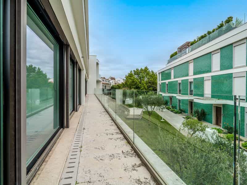 Condominium in Pedroucos, Lissabon 11690261