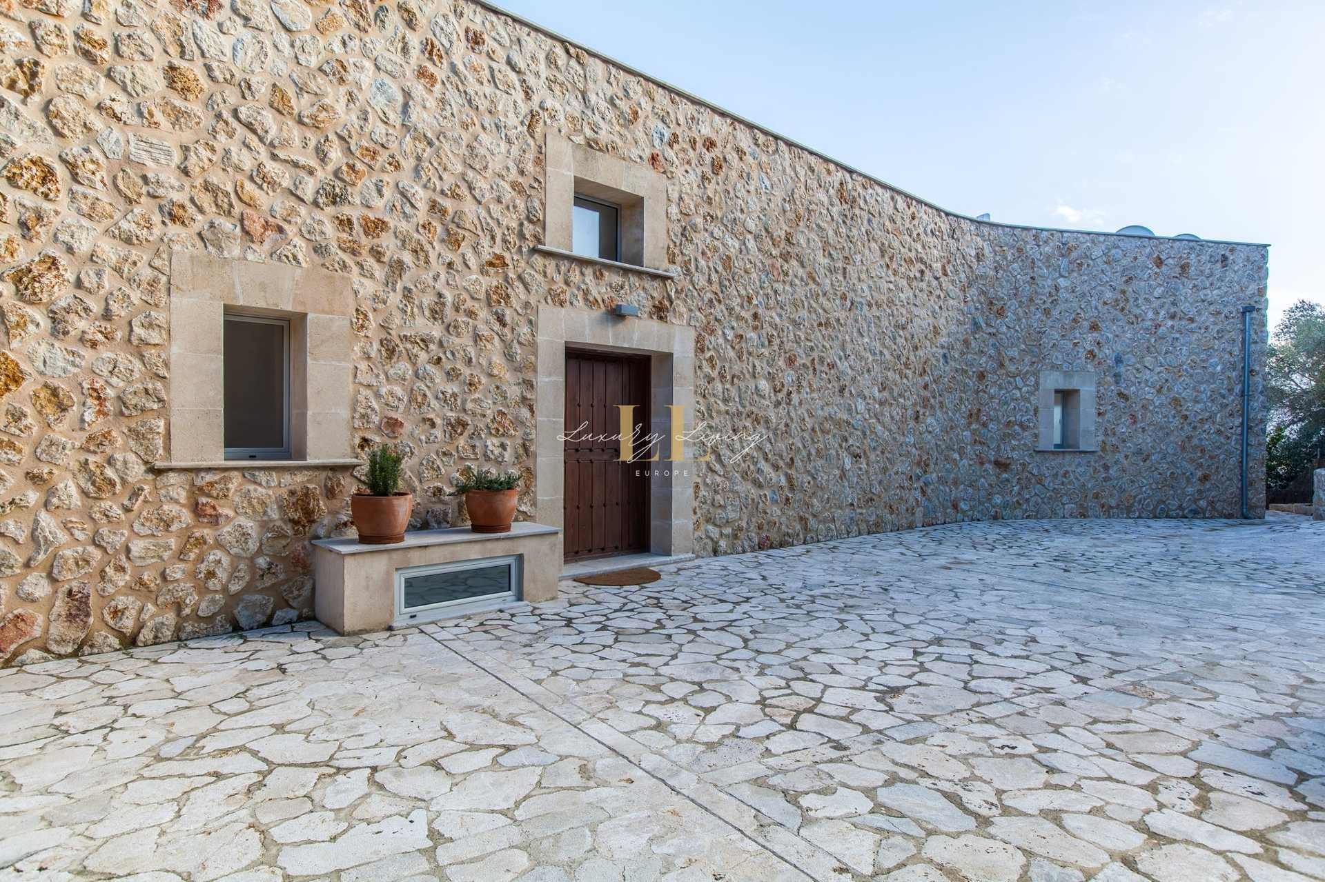 بيت في Pollença, Balearic Islands 11690321