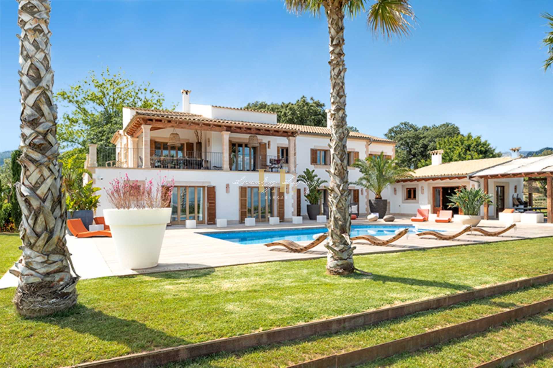 بيت في Alcúdia, Balearic Islands 11690332