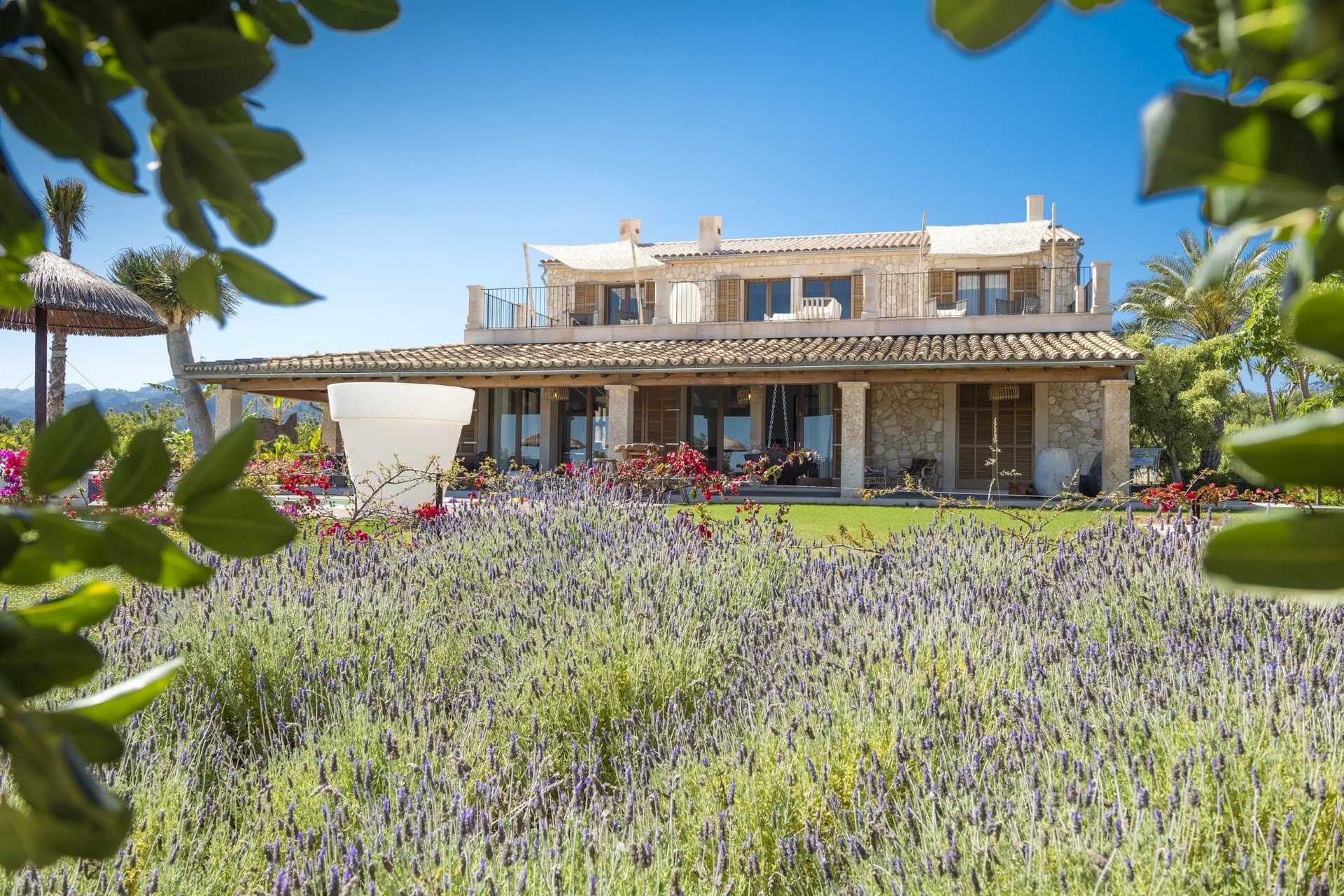 بيت في Alcúdia, Balearic Islands 11690398