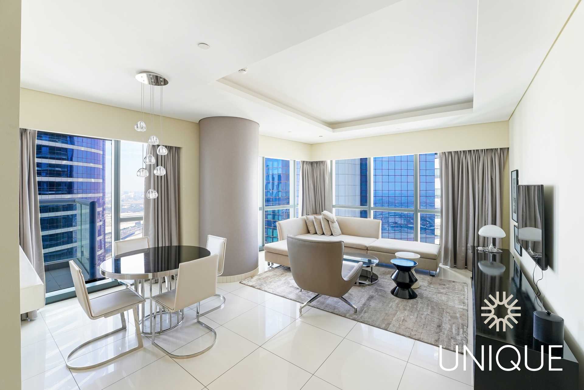 Condominium in Dubai, Dubayy 11691156