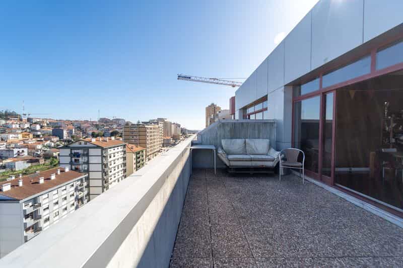 Condominium in Vila Nova de Gaia, Porto District 11691304