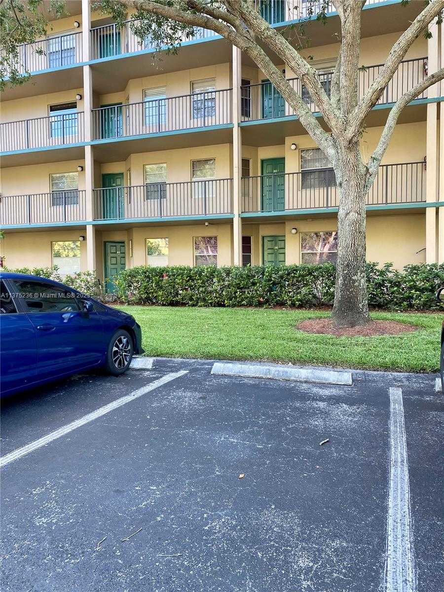 Condominio nel Pembroke Pines, Florida 11691376