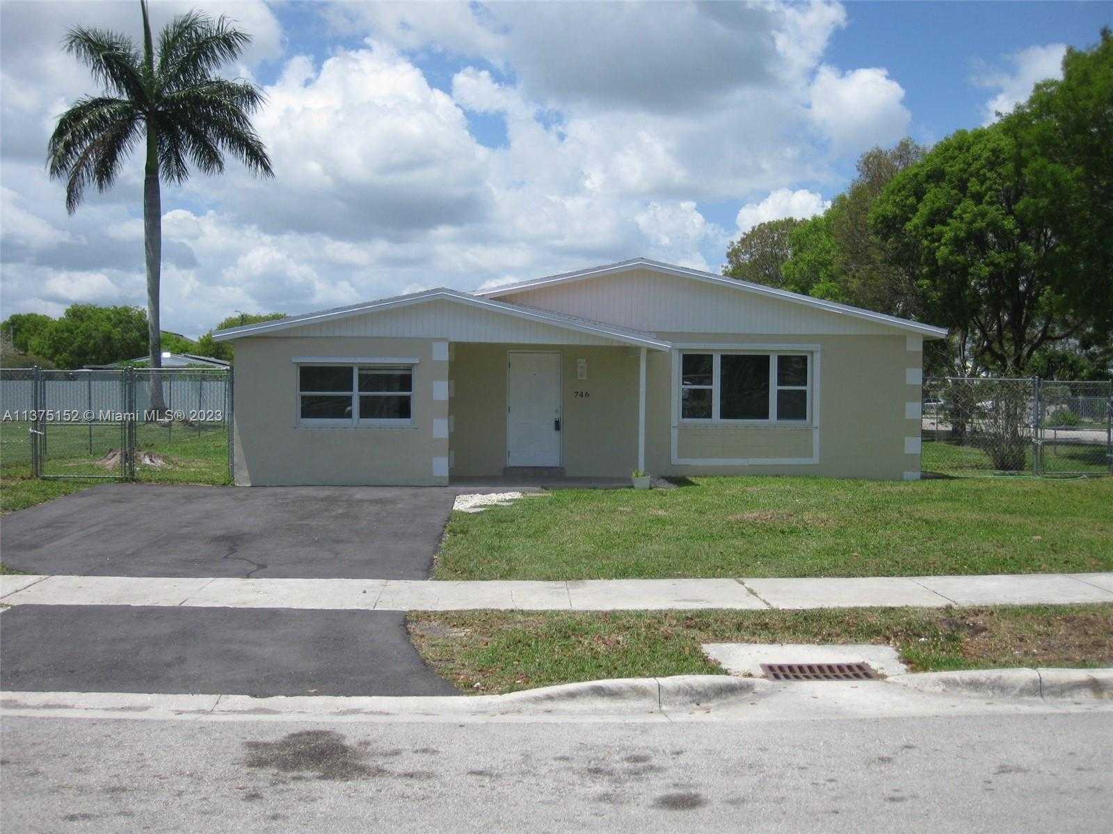 Будинок в Садиба, Флорида 11691377