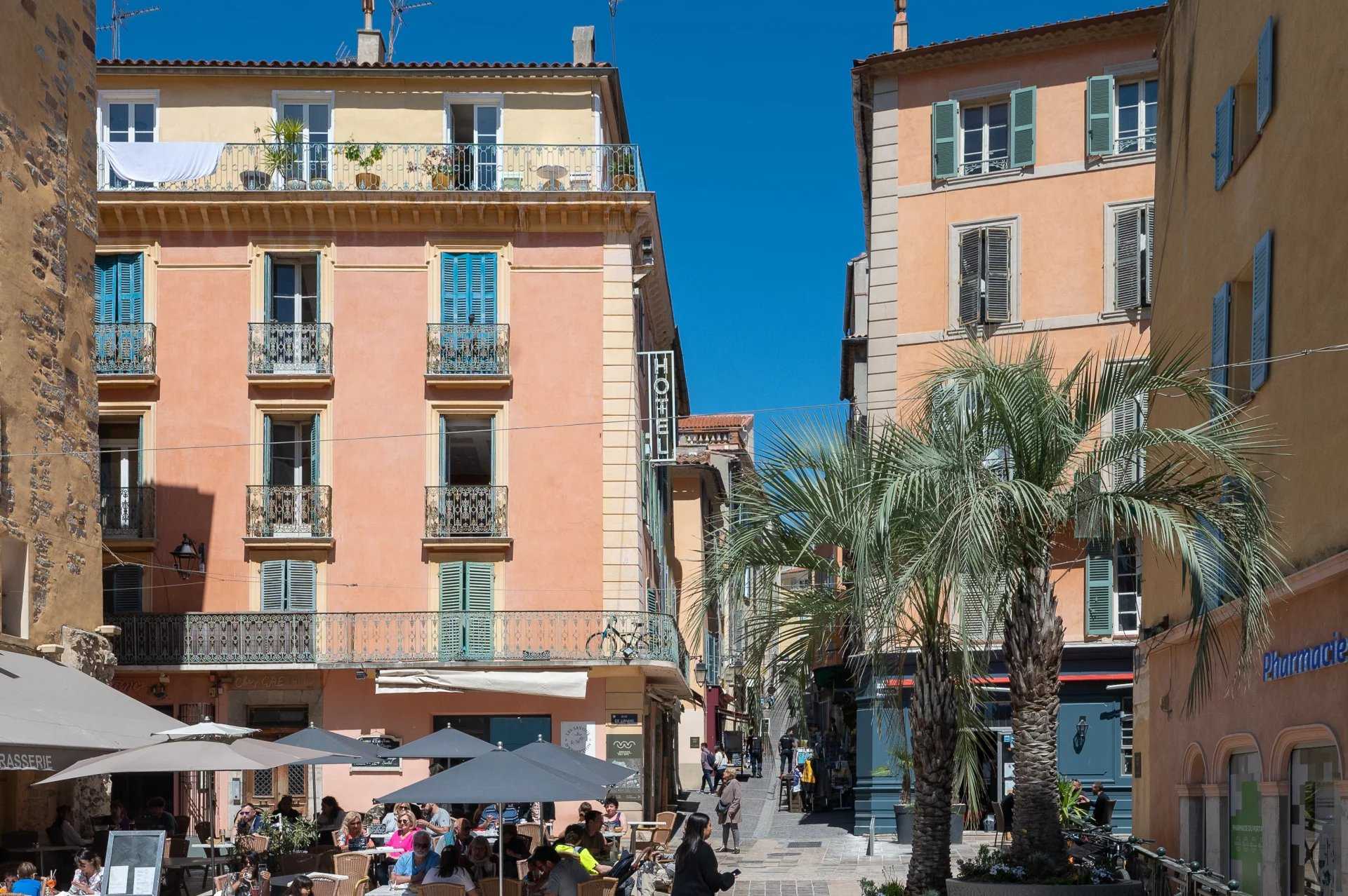Condominium dans Hyères, Provence-Alpes-Côte d'Azur 11691392