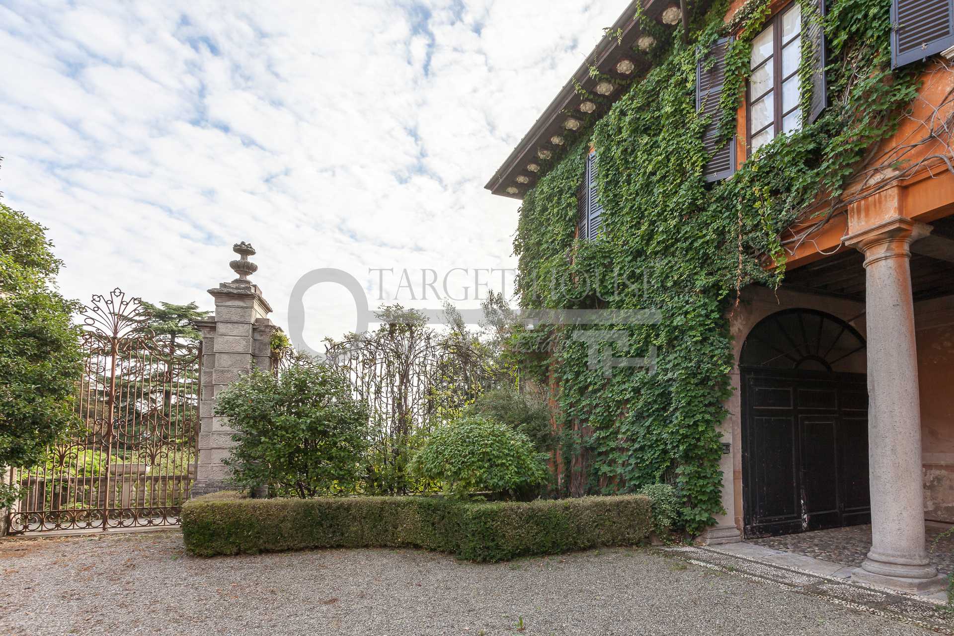 σπίτι σε Azzate, Lombardy 11691979