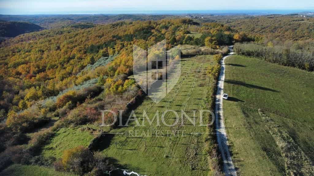 Tanah dalam Momjan, Istria County 11692140