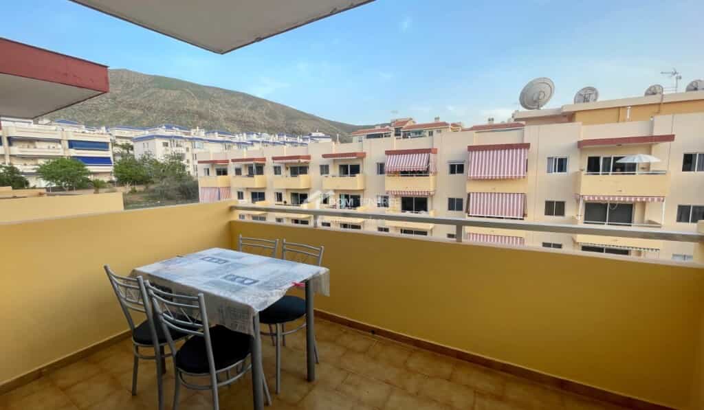 Condominium in Los Cristianos, Canarias 11692190