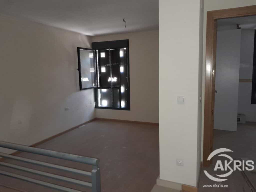 Condominium in Alameda de la Sagra, Castilla-La Mancha 11692202