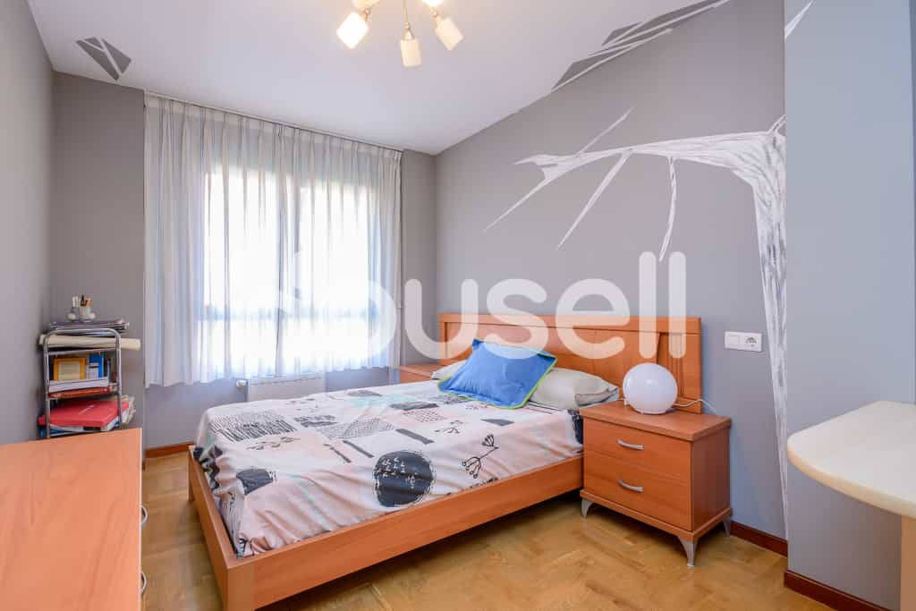 公寓 在 Oviedo, Principado de Asturias 11692213