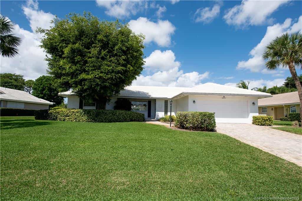 House in Stuart, Florida 11692225