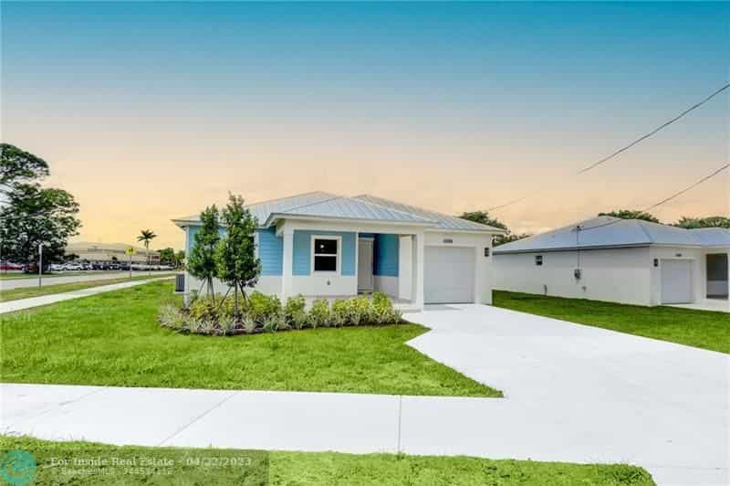 House in Stuart, Florida 11692230