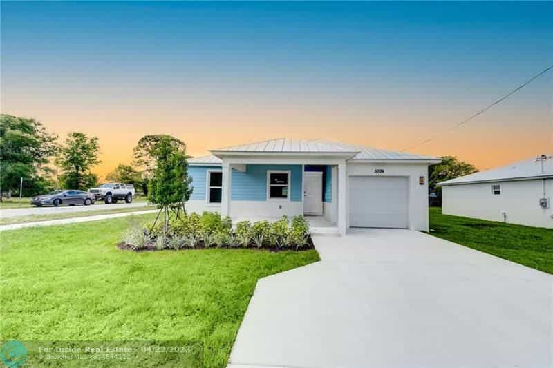 House in Port Salerno, Florida 11692230