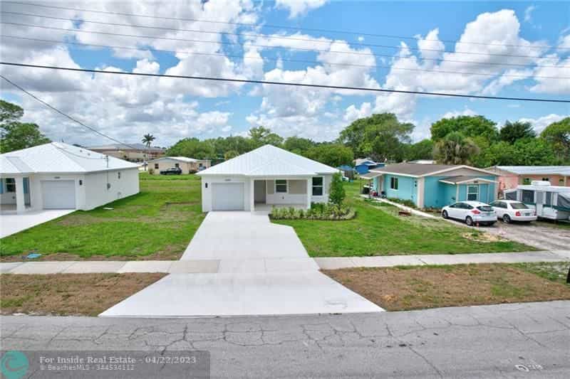 House in Stuart, Florida 11692231