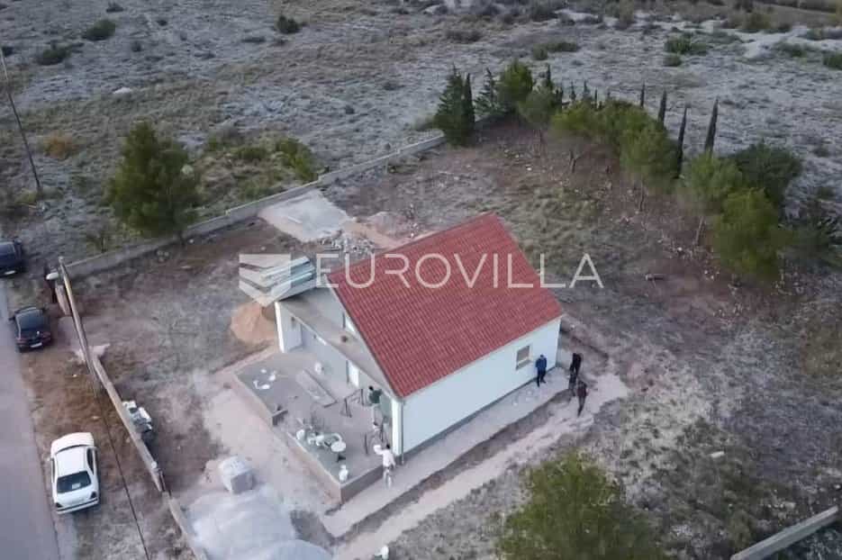 σπίτι σε Benkovac, Zadarska Zupanija 11693588