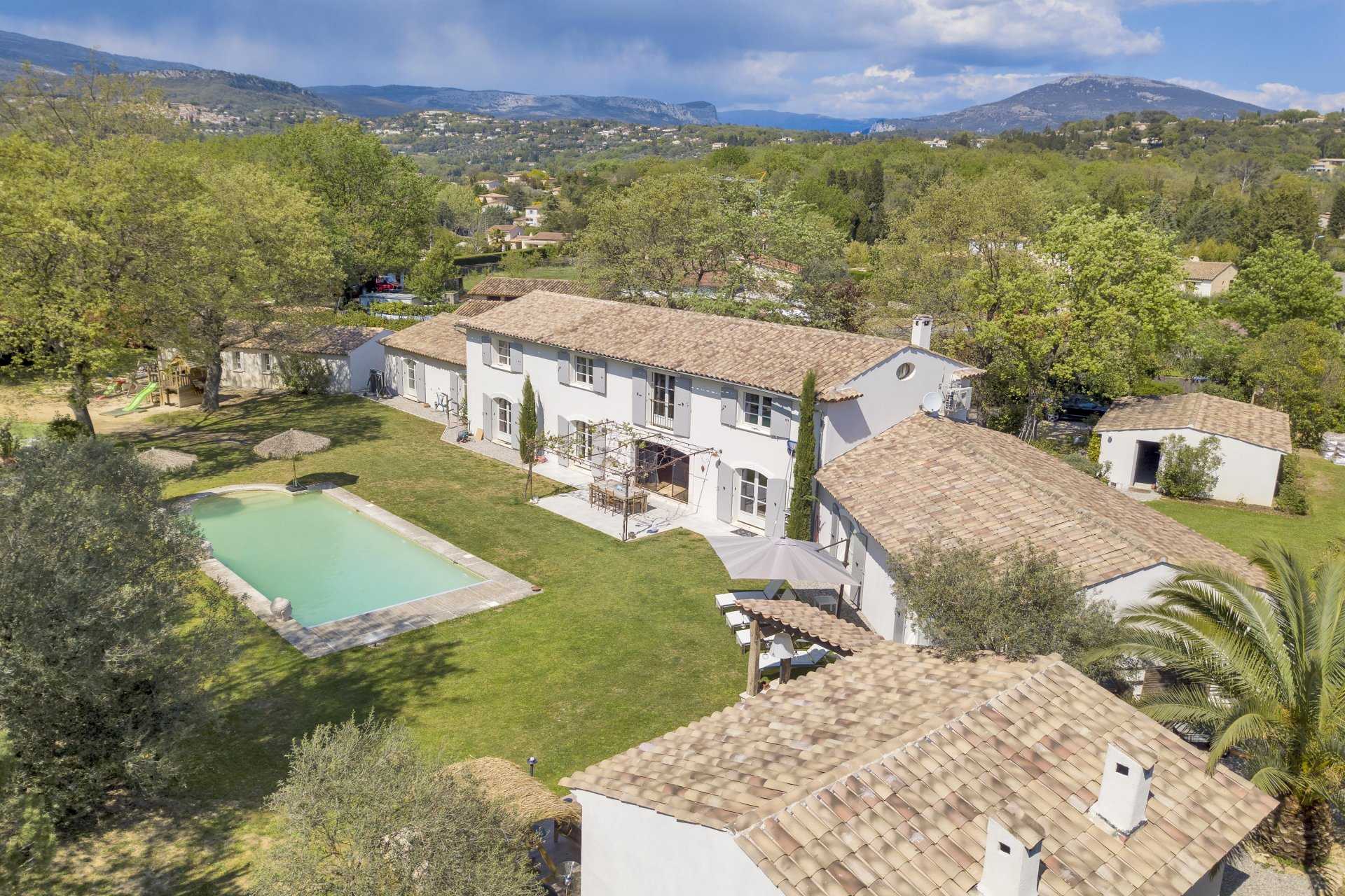 Talo sisään Valbonne, Provence-Alpes-Cote d'Azur 11694183