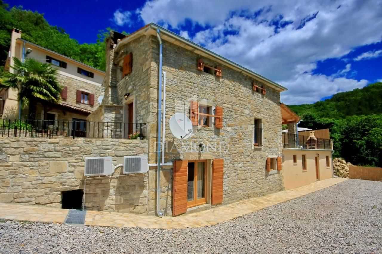 بيت في Oprtalj, Istarska Zupanija 11694592