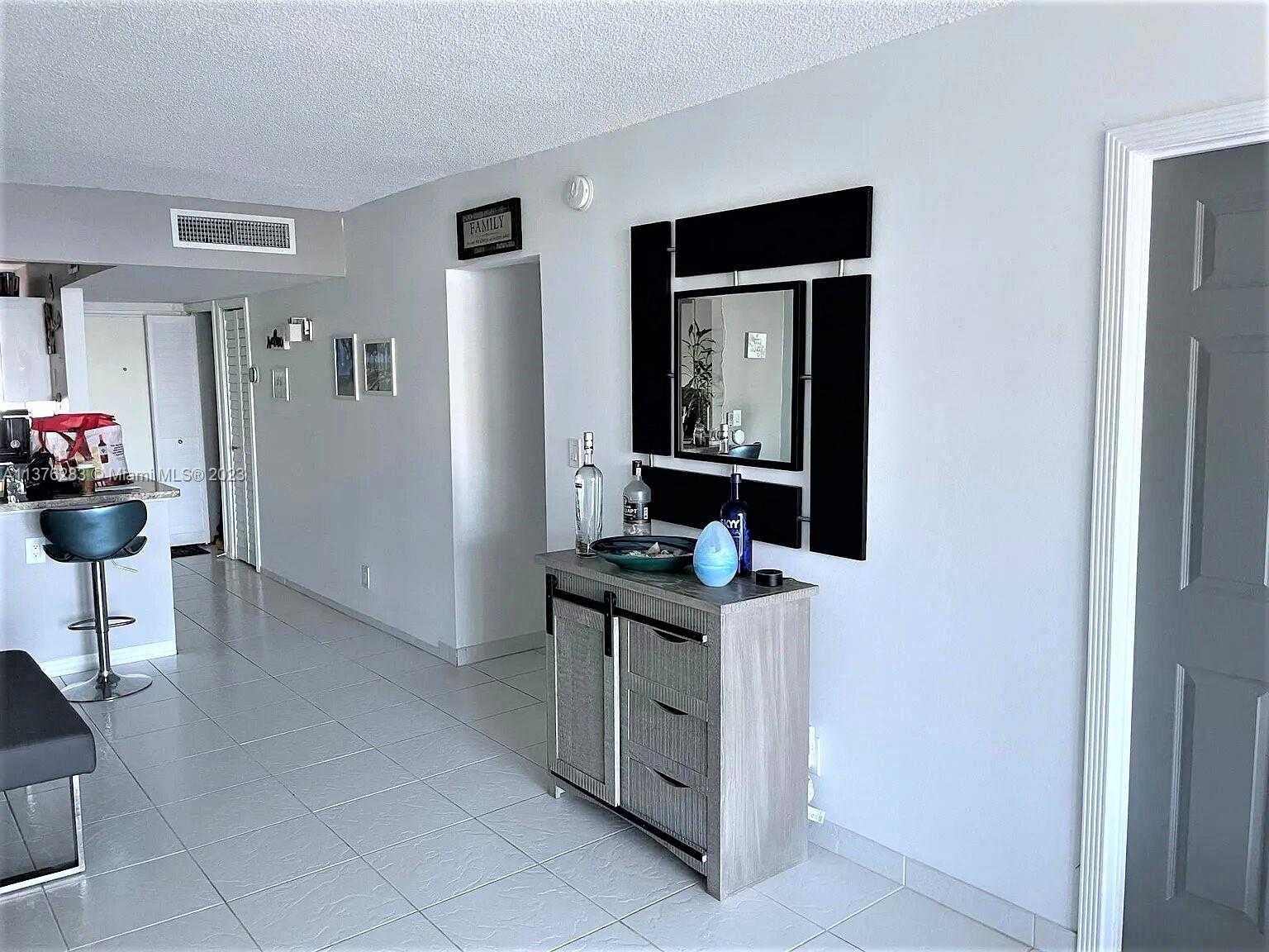 公寓 在 Hallandale Beach, 佛羅里達 11695360