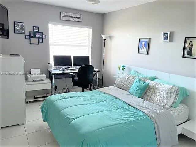 Condominium in Hallandale Beach, Florida 11695360