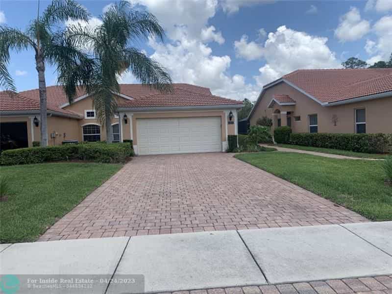 House in Heritage Bay, Florida 11695376