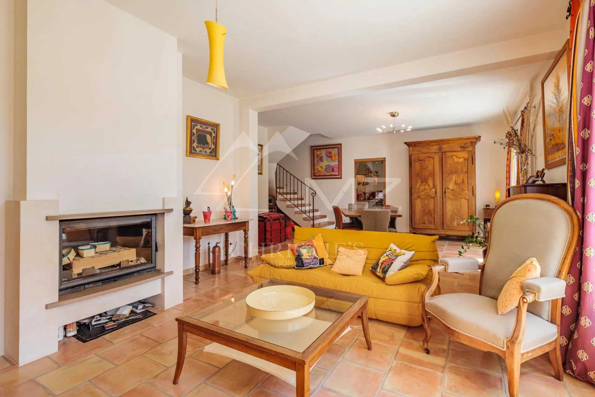 Useita taloja sisään Saint-Remy-de-Provence, Provence-Alpes-Cote d'Azur 11695393