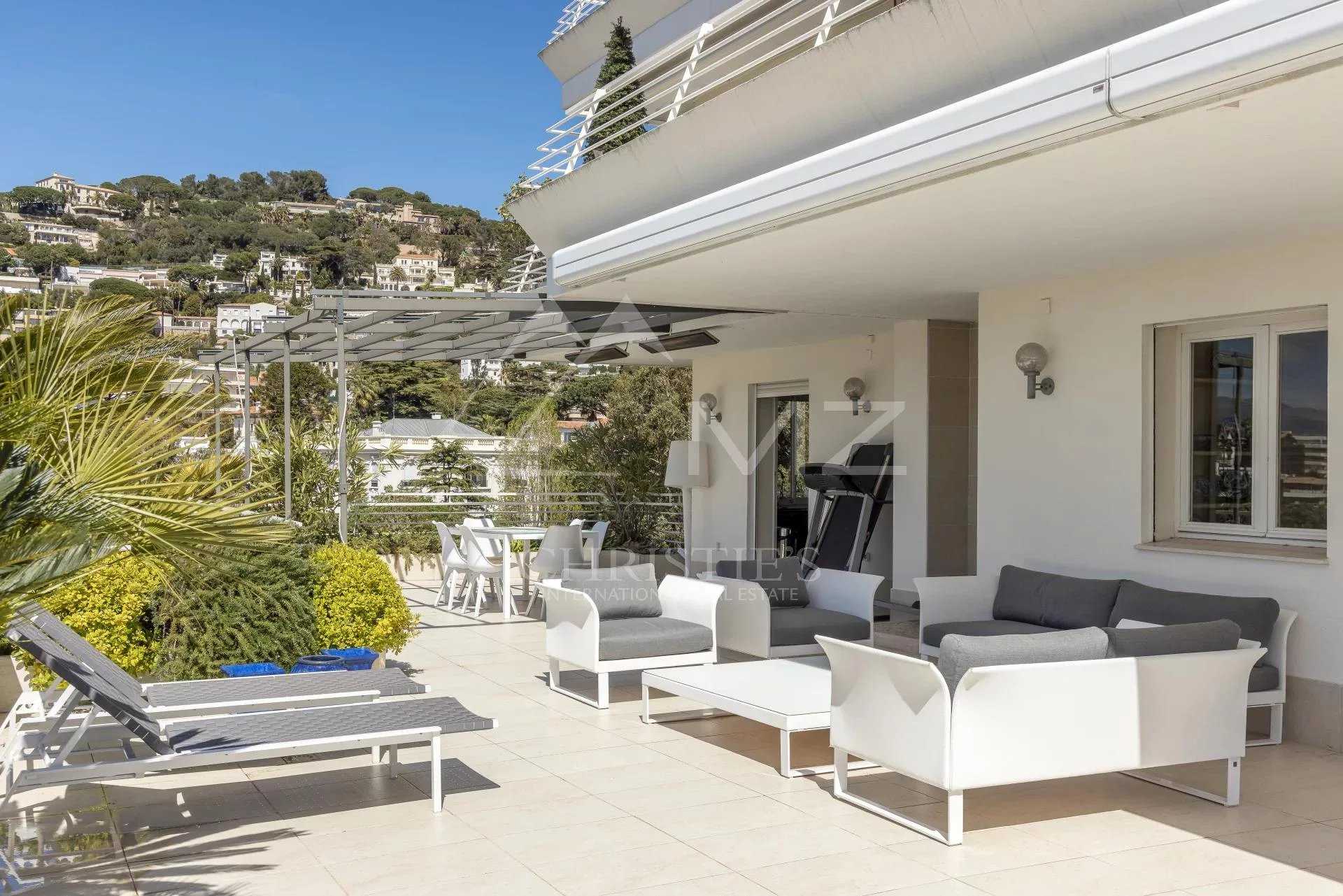 Condominium in Cannes, Provence-Alpes-Côte d'Azur 11695406