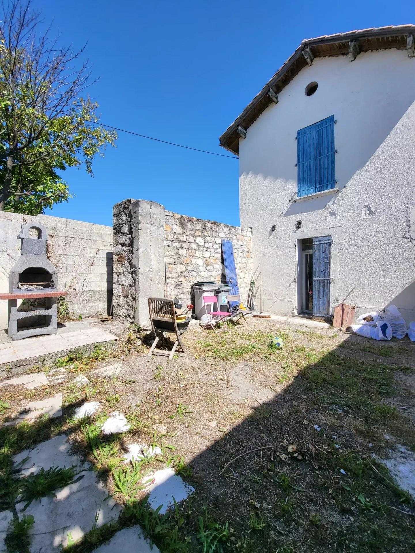σπίτι σε Alès, Gard 11695419