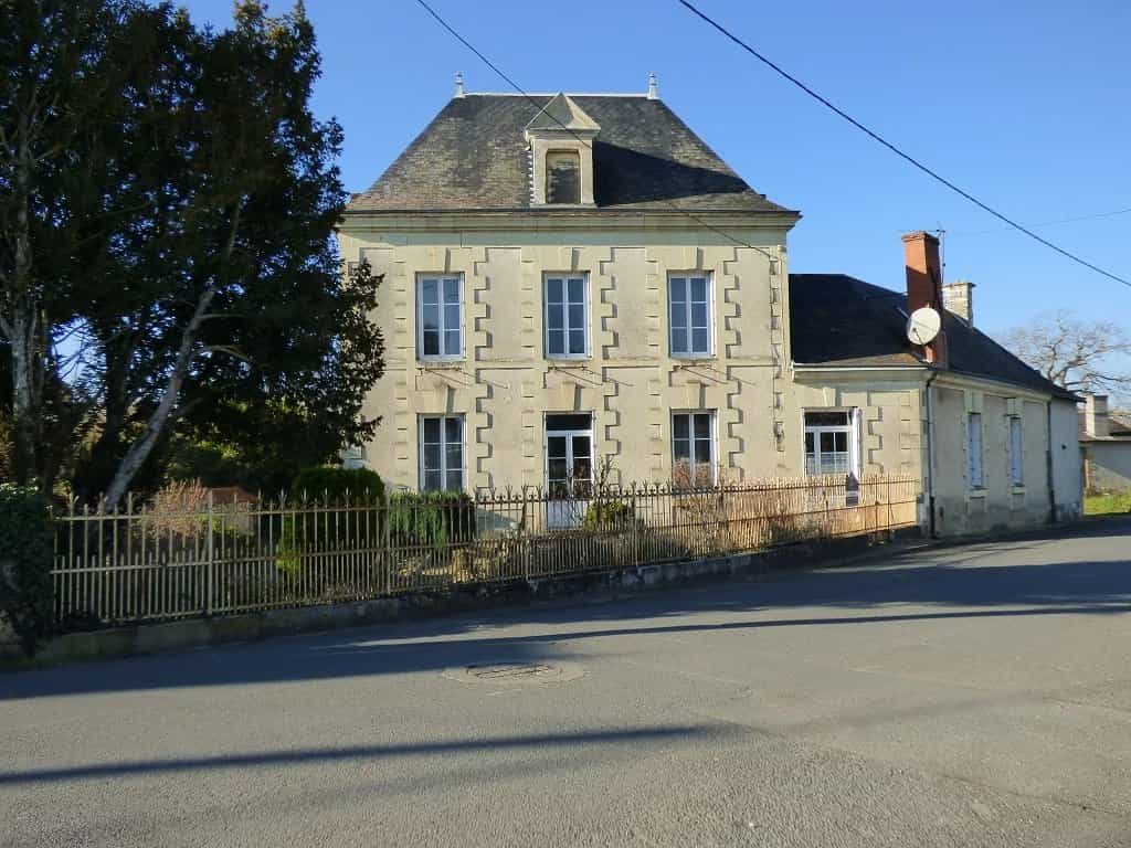 House in Saint-Jean-de-Sauves, Vienne 11695437