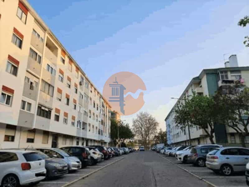 Condominium in Amora, Setubal 11696023