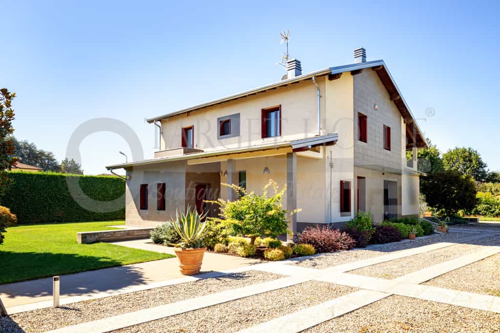 Будинок в Robecco sul Naviglio, Lombardy 11697175