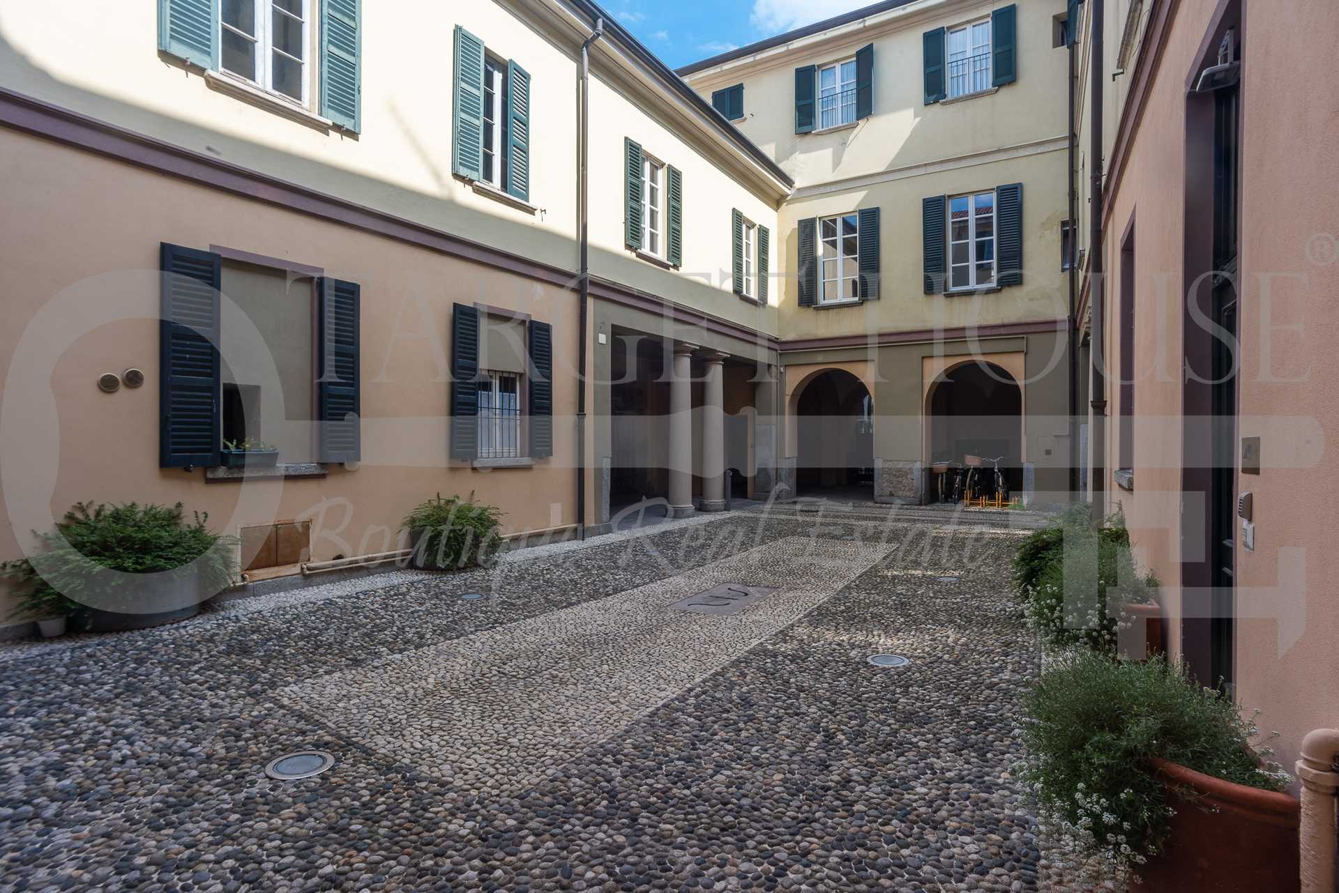 Condominium in Como, Lombardy 11697206