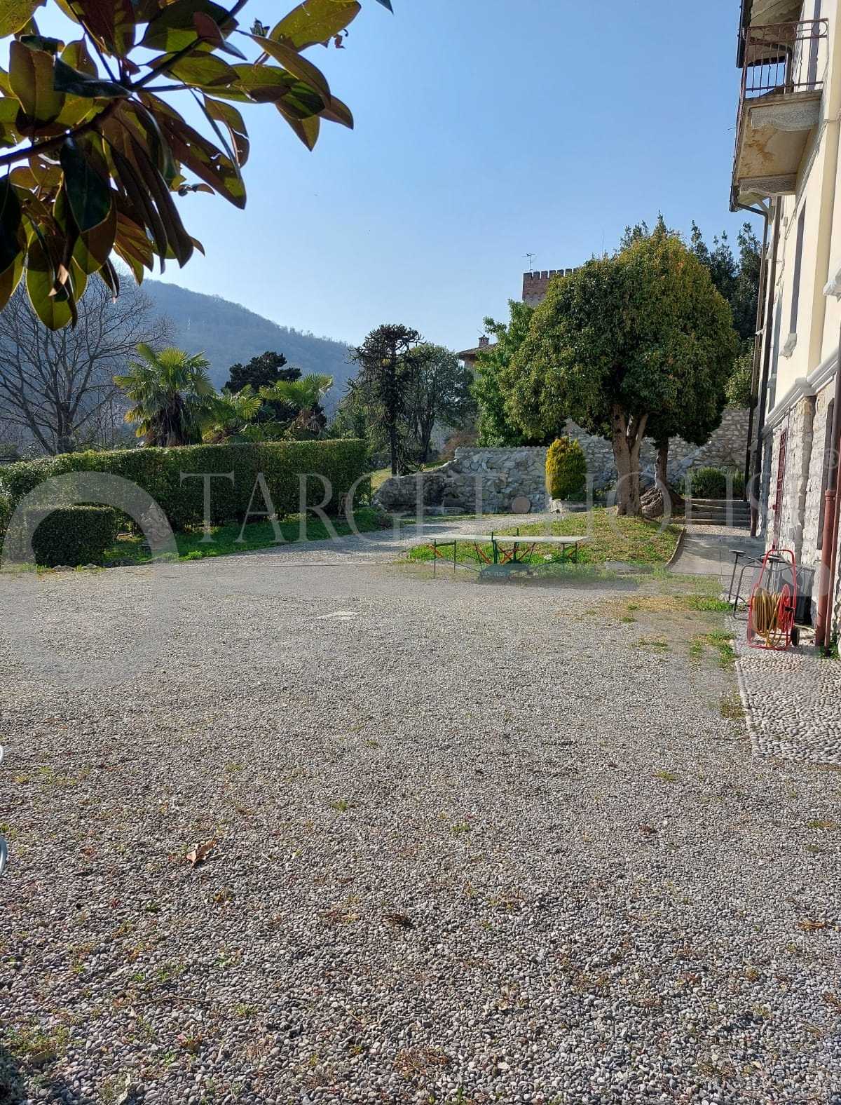 House in Como, Lombardy 11697214