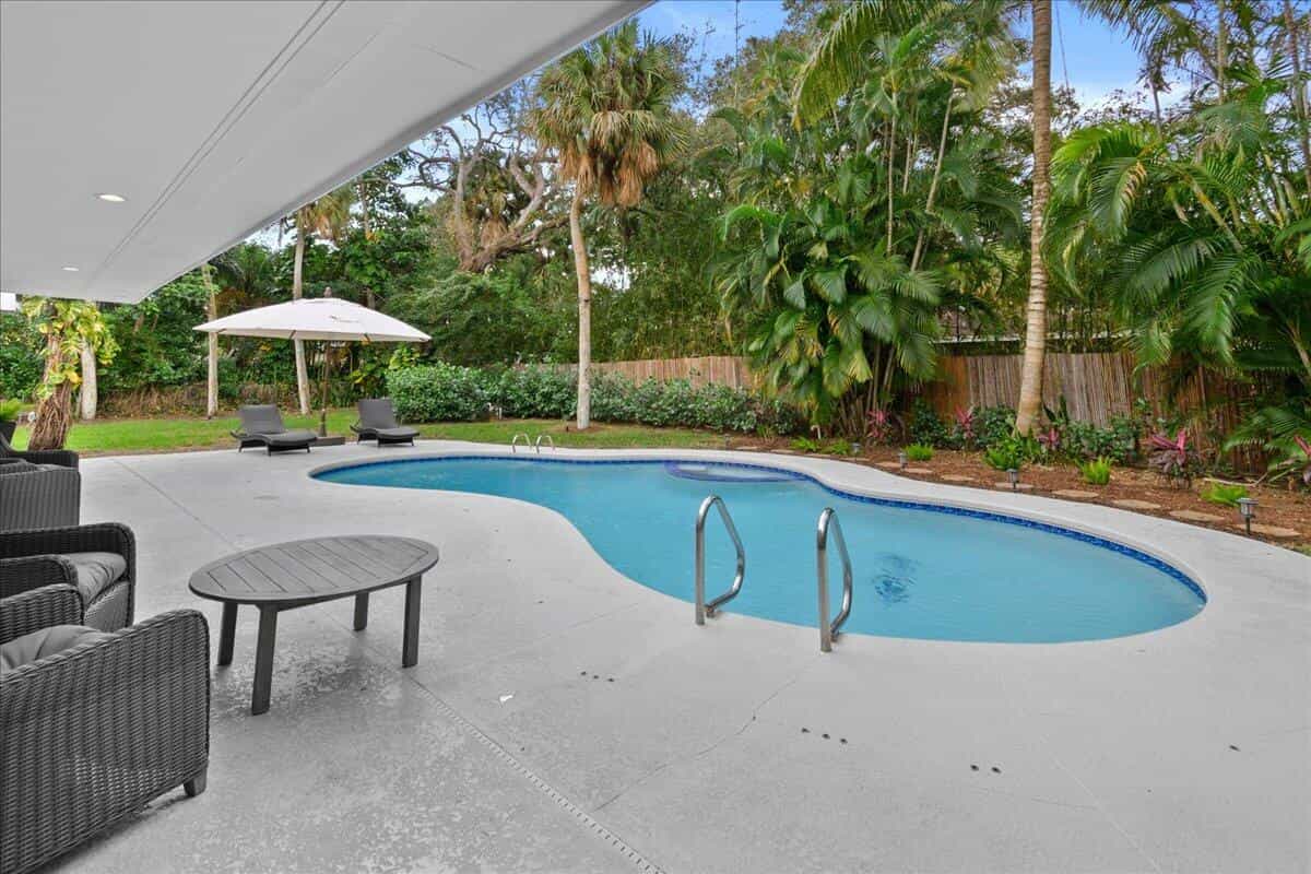 Residential in North Palm Beach, Florida 11697621