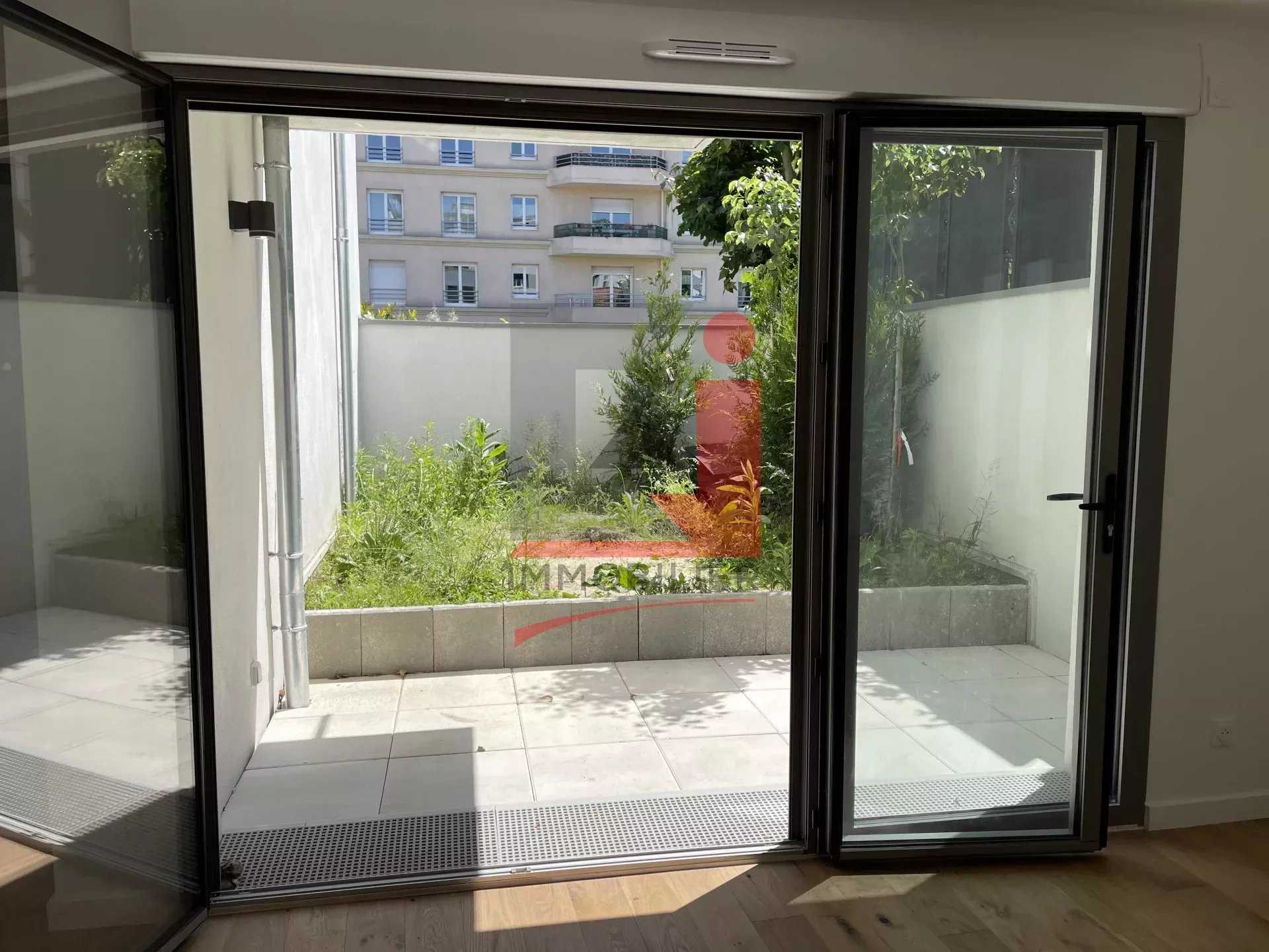 Condominium in Vanves, Hauts-de-Seine 11697625