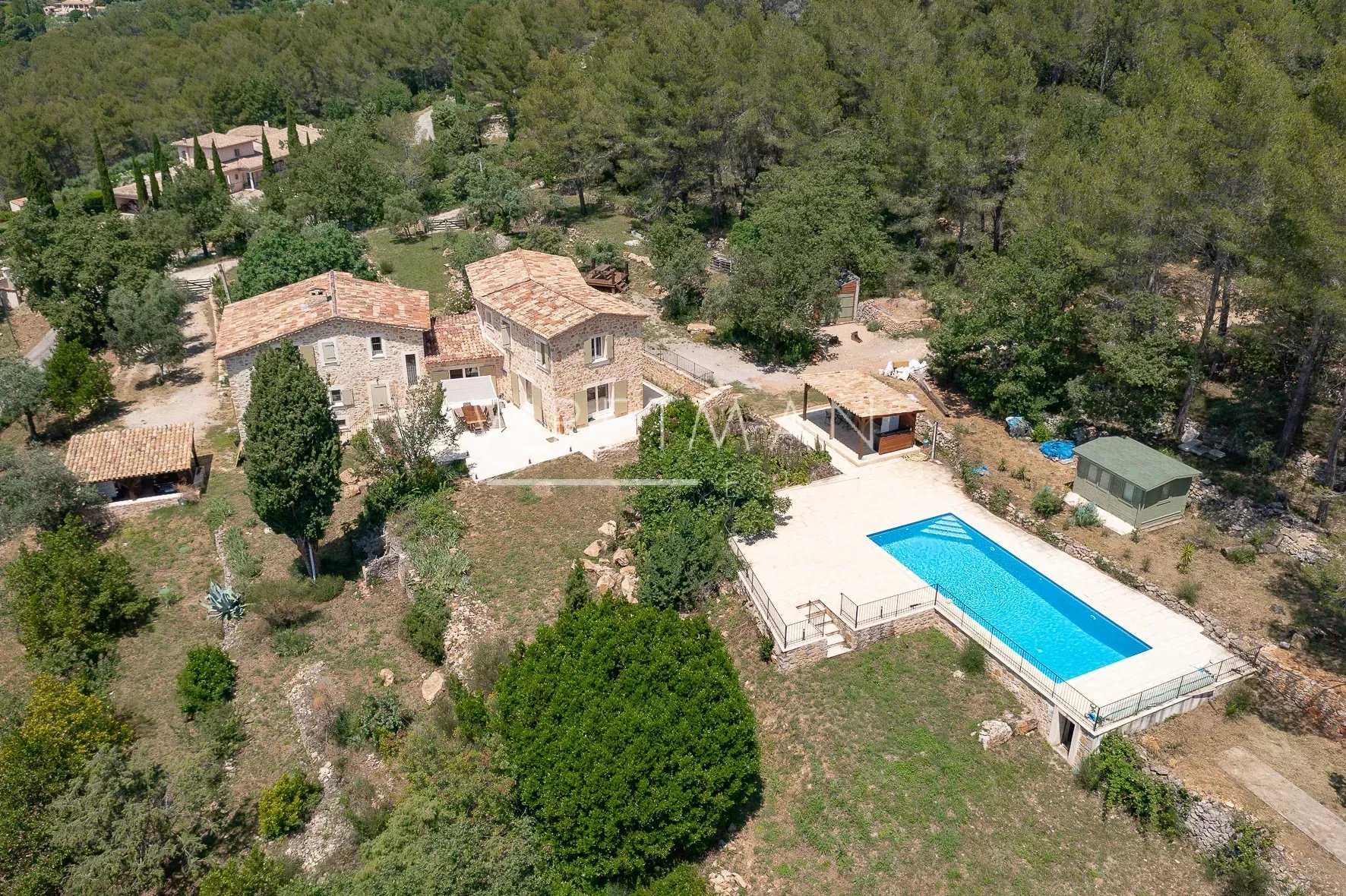 rumah dalam Fayence, Provence-Alpes-Côte d'Azur 11697629