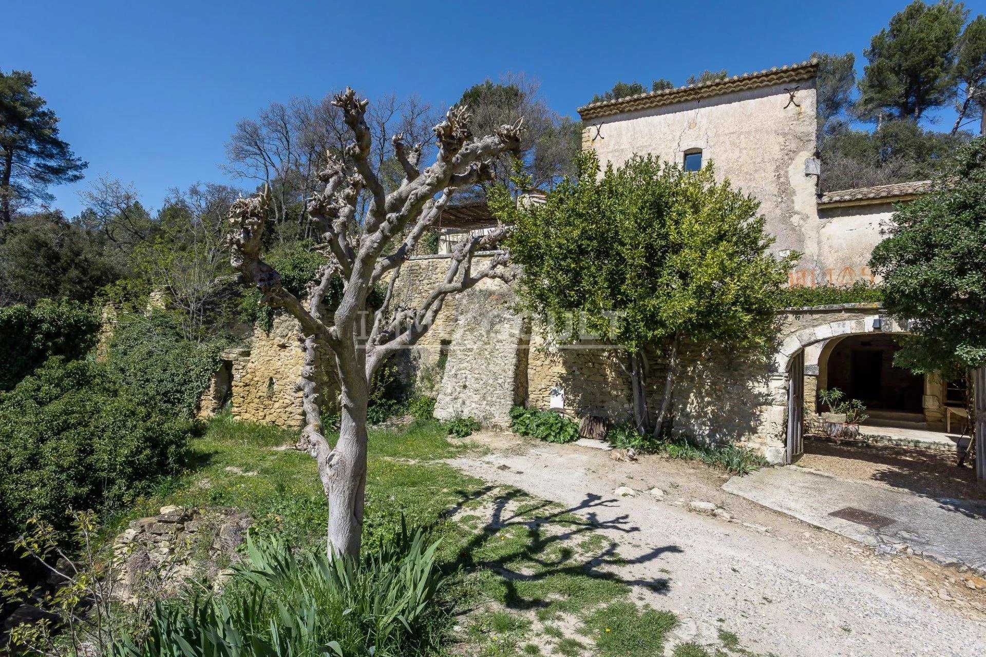 Muu sisään Oppede le Vieux, Provence-Alpes-Cote d'Azur 11697653
