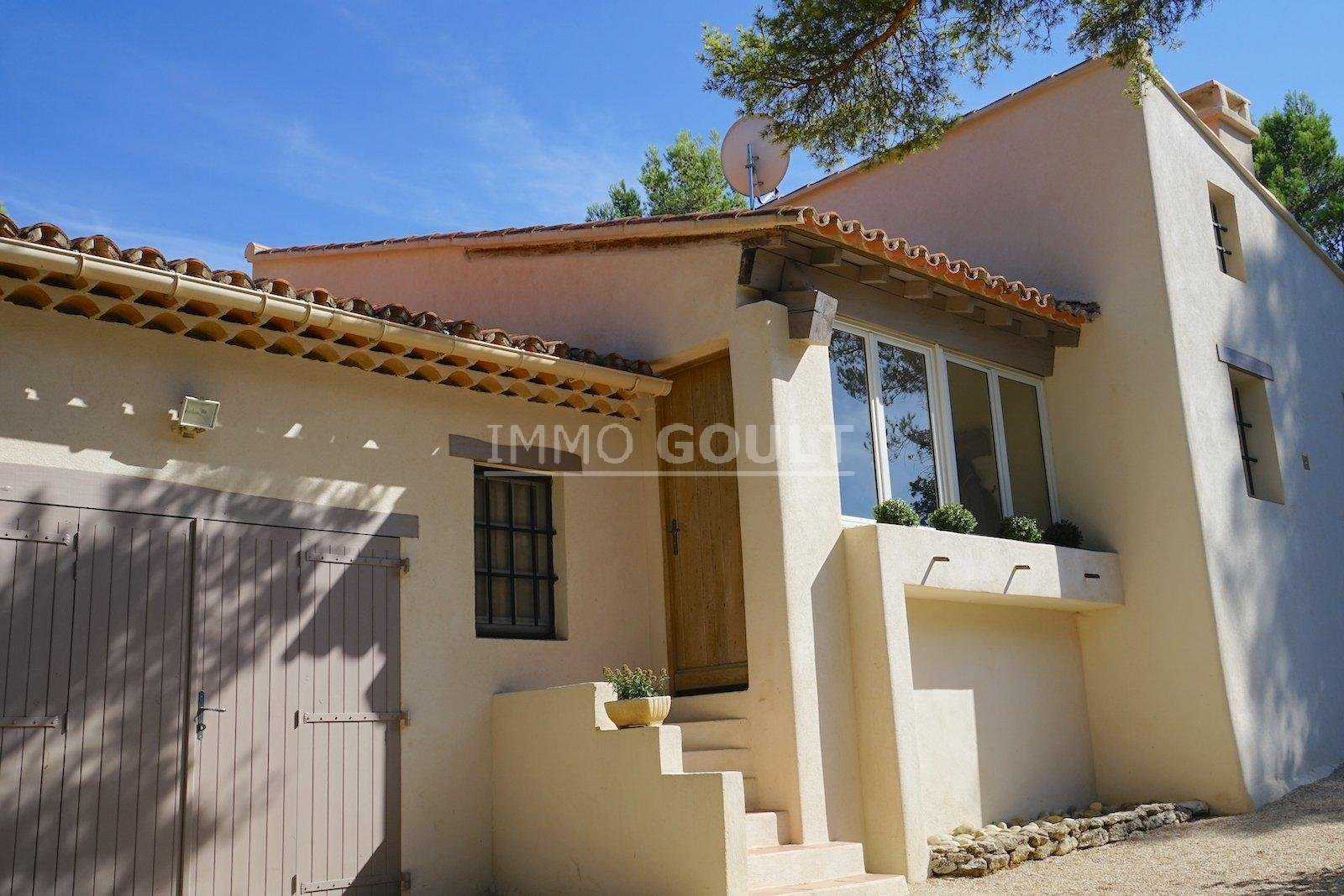Talo sisään Menerbes, Provence-Alpes-Cote d'Azur 11697654